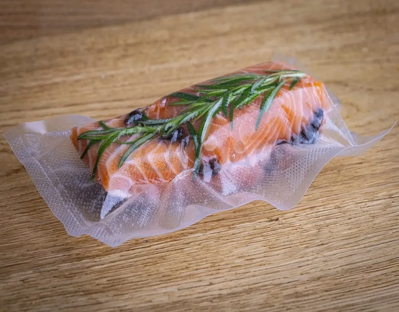 Świeża ryba zapakowana w worek moletowany Polvac 15x35 cm - idealne dla wędkarzy 1000 sztuk